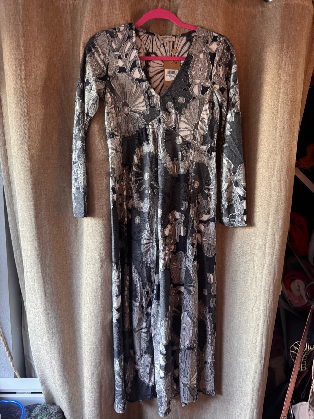 Natura Portugal Jacquard Floral V-Neck Midi Dress in Black and Cream